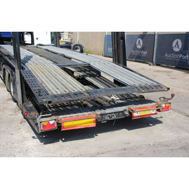 2002 لور RV2-47629676