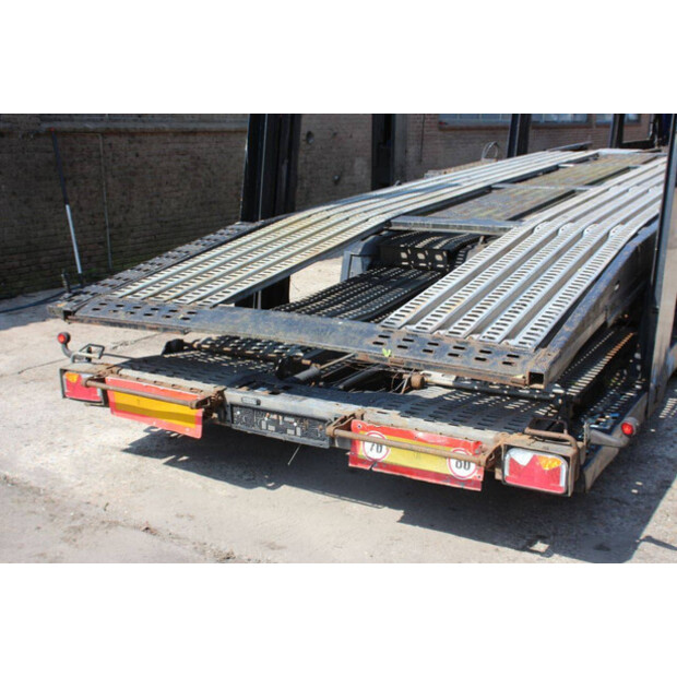 2002 لور RV2-47629677