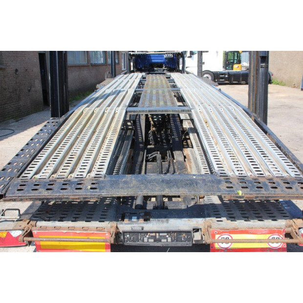 2002 لور RV2-47629678