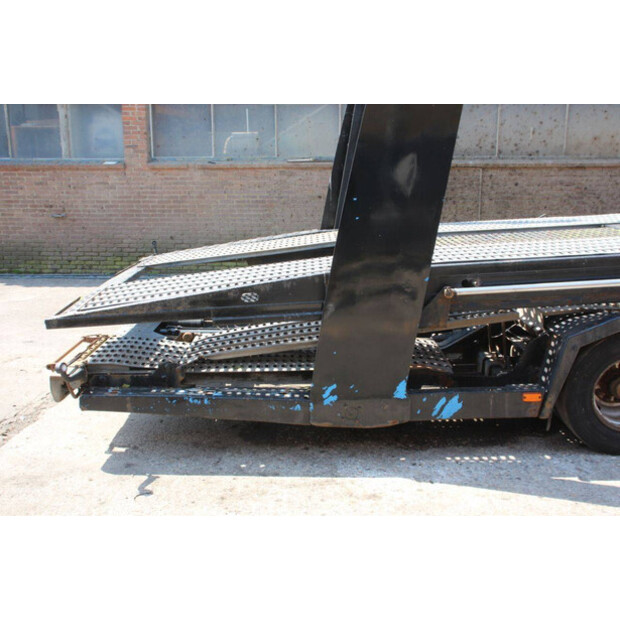 2002 لور RV2-47629679