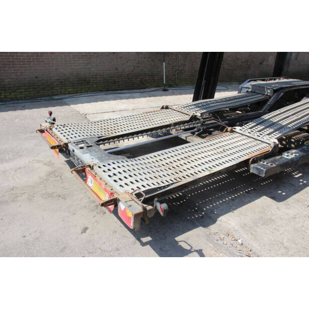 2002 لور RV2-47629688