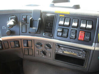 2005-volvo-fm9-300-1459983-47630018