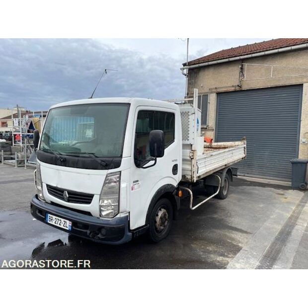 2011 Renault Maxity-47643052