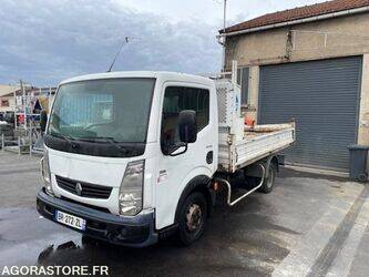 2011-renault-maxity-1460077-47643052