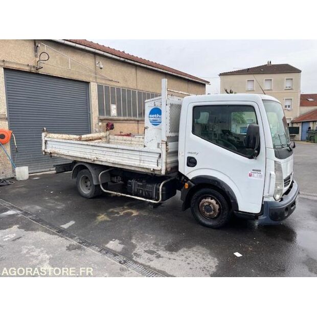 2011 Renault Maxity-47643054