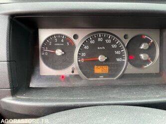 2011-renault-maxity-1460077-47643055