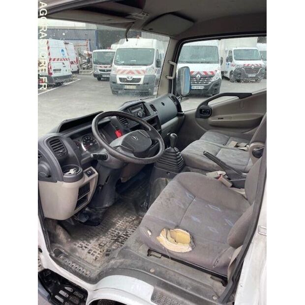2011 Renault Maxity-47643056