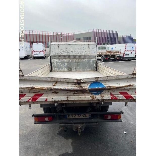 2011 Renault Maxity-47643057