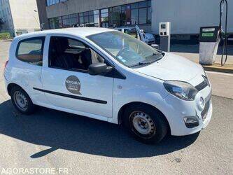 2013-renault-twingo-1460082-47643154