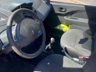 2013-renault-twingo-1460082-47643155