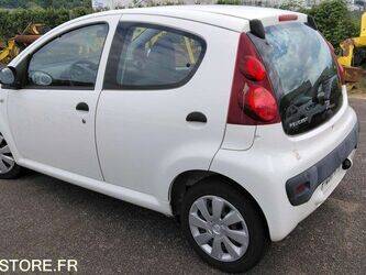 2013-peugeot-208-1460083-47643183
