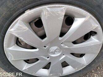 2013-peugeot-208-1460083-47643201