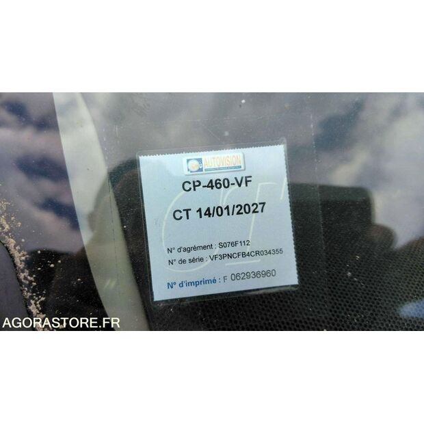 2013 بيجو 208-47643203
