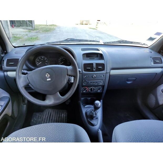 2005 رينو Clio-47643236