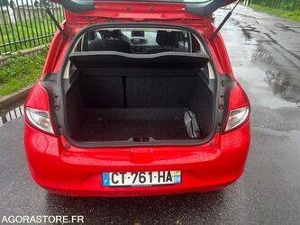 2013-renault-clio-1460086-47643278