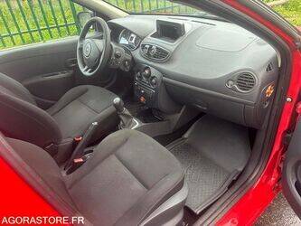 2013-renault-clio-1460086-47643283