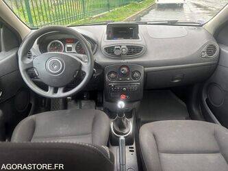 2013-renault-clio-1460086-47643286
