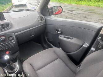 2013-renault-clio-1460086-47643287