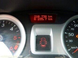 2013-renault-clio-1460086-47643288