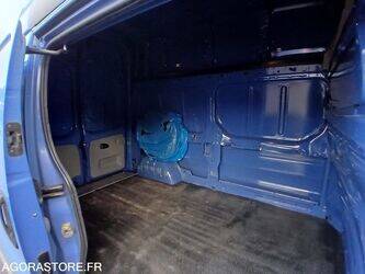 2013-renault-trafic-1460090-47643370