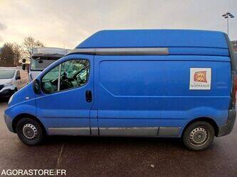 2013-renault-trafic-1460090-47643375