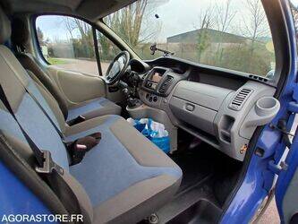 2013-renault-trafic-1460090-47643377