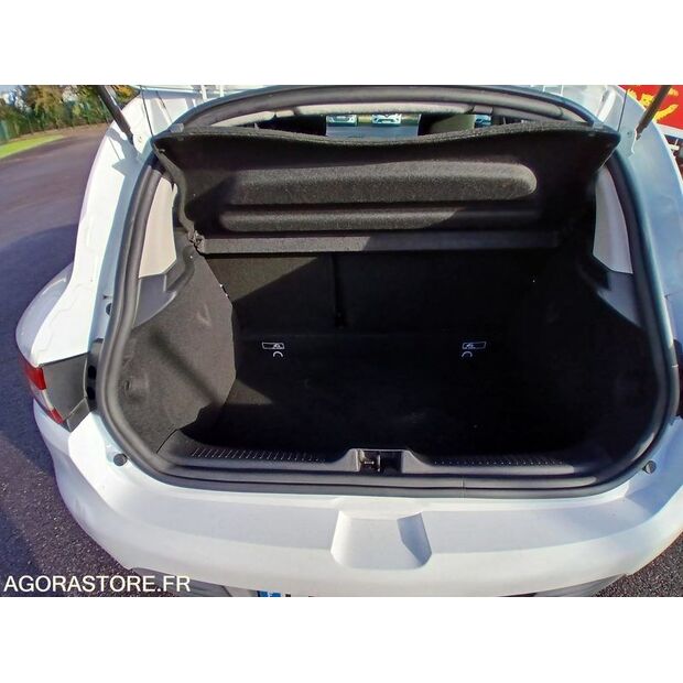 2016 Renault Clio-47643411