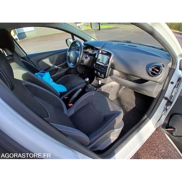 2016 Renault Clio-47643417