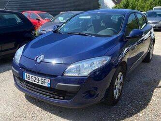 2009-renault-megane-1460095-47643556