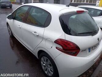 2018-peugeot-208-1460102-47643751