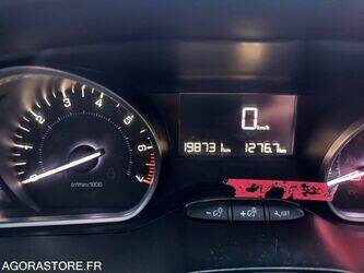 2018-peugeot-208-1460102-47643752
