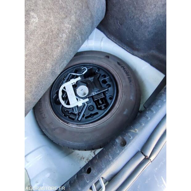 2006 Renault Clio-47643804