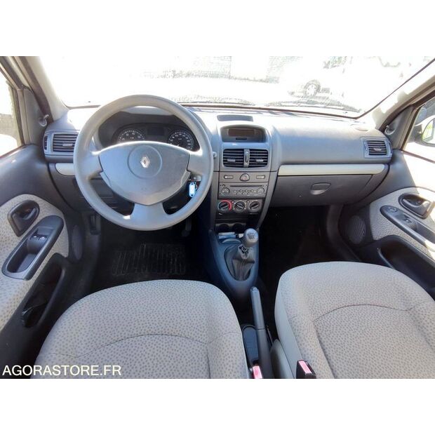 2006 Renault Clio-47643805