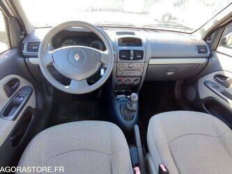 2006-renault-clio-1460104-47643805