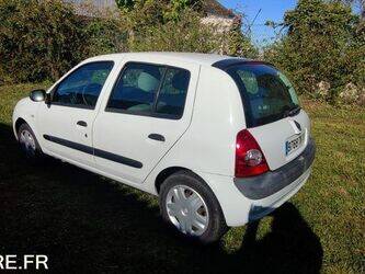 2006-renault-clio-1460105-47643807