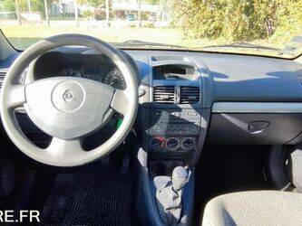 2006-renault-clio-1460105-47643811