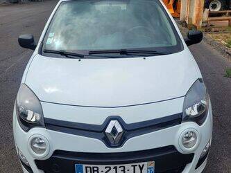 2013-renault-twingo-1460112-47643956