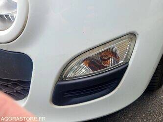 2013-renault-twingo-1460112-47643961