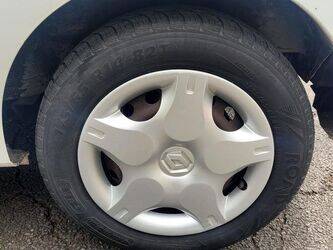 2013-renault-twingo-1460112-47643973