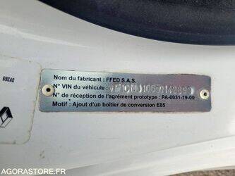 2013-renault-twingo-1460112-47643981