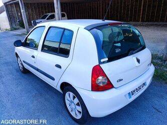 2009-renault-clio-1460116-47644101