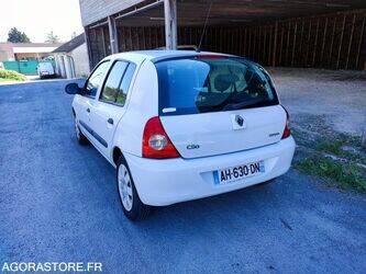 2009-renault-clio-1460116-47644102