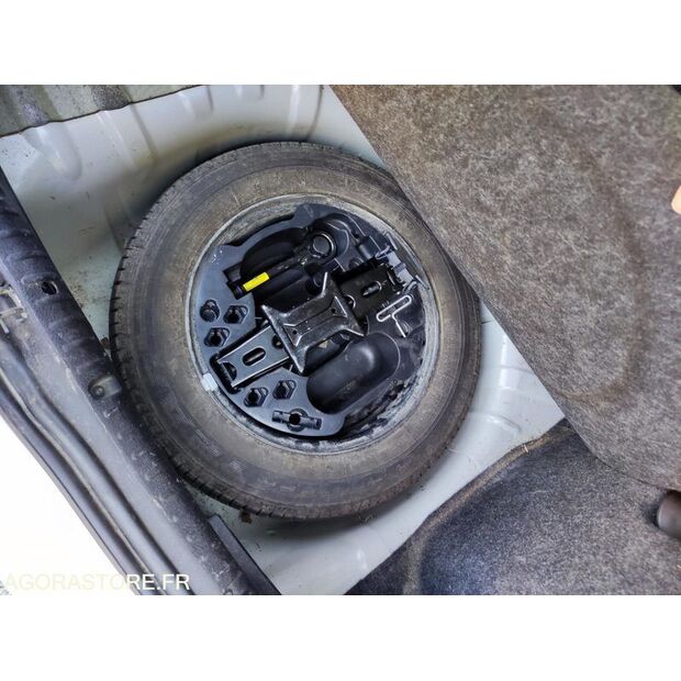 2009 Renault Clio-47644103