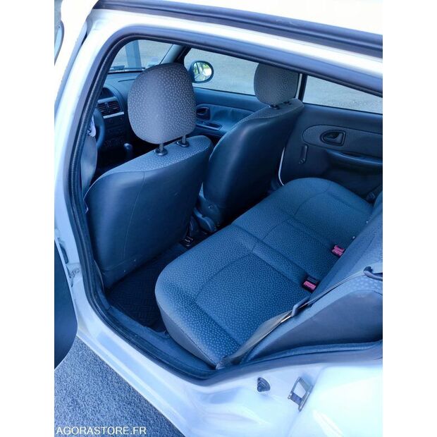 2009 Renault Clio-47644105