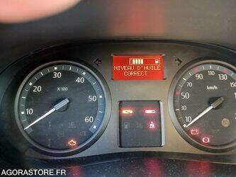 2012-renault-trafic-1460120-47644144