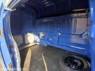 2012-renault-trafic-1460120-47644148