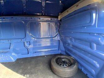 2012-renault-trafic-1460120-47644149