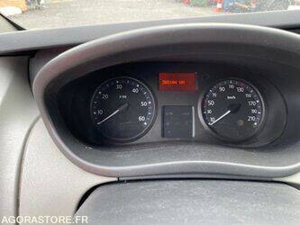 2012-renault-trafic-1460121-47644158