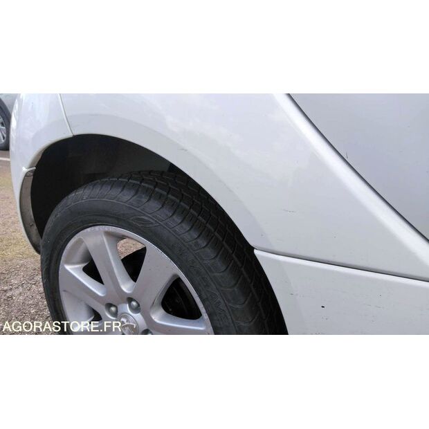 2013 Peugeot ION-47644184