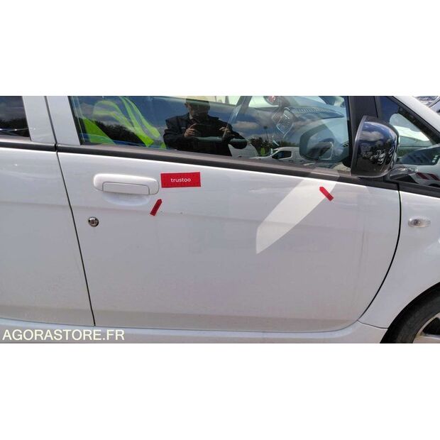 2013 Peugeot ION-47644185